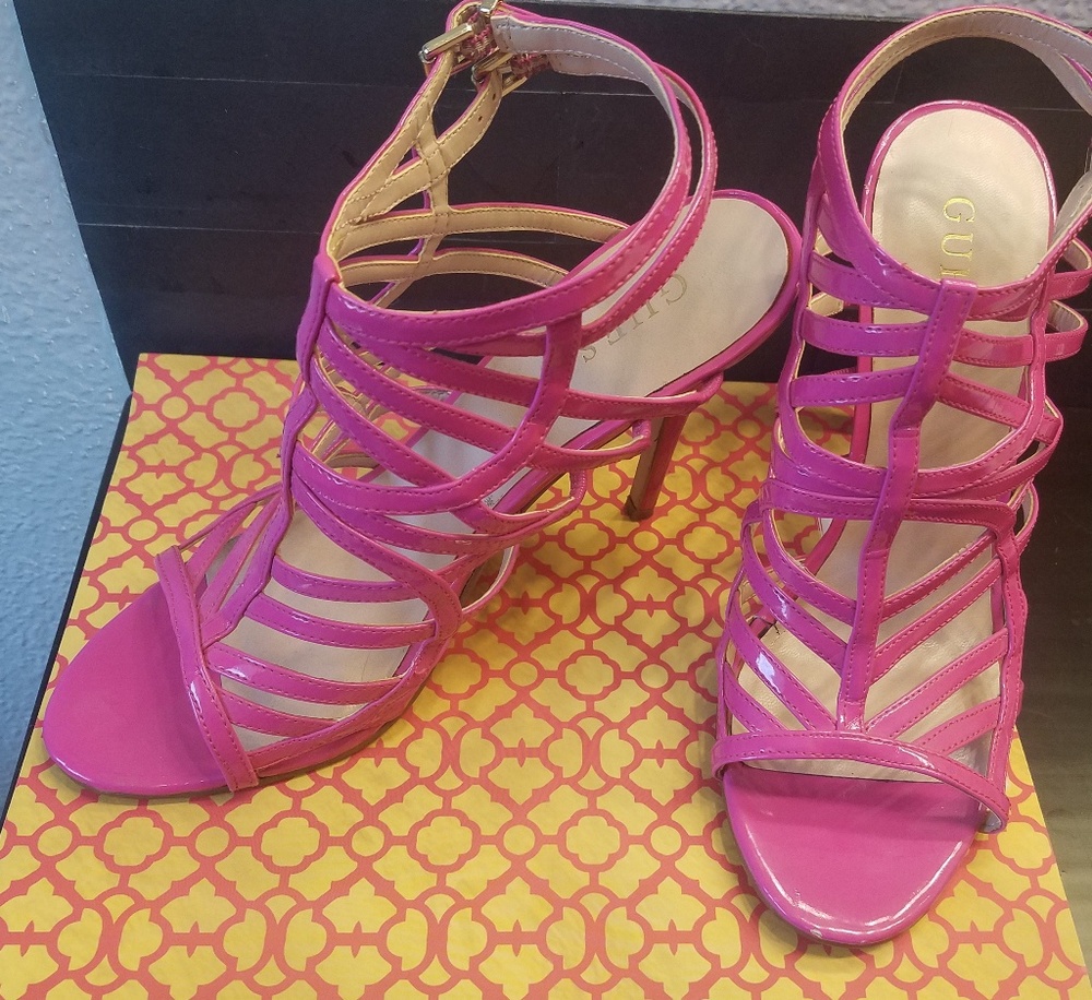 GUESS PINK
